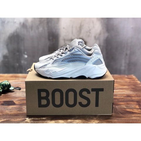 아디다스 이지부스터 Adidas Yeezy 700