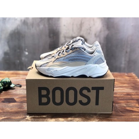 아디다스 이지부스터 Adidas Yeezy 700