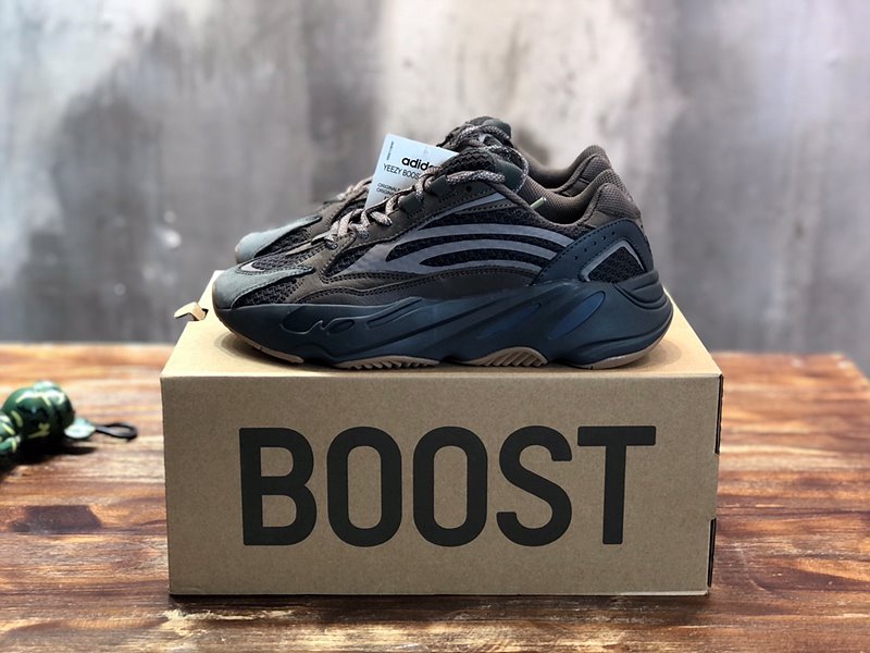 아디다스 이지부스터 Adidas Yeezy 700