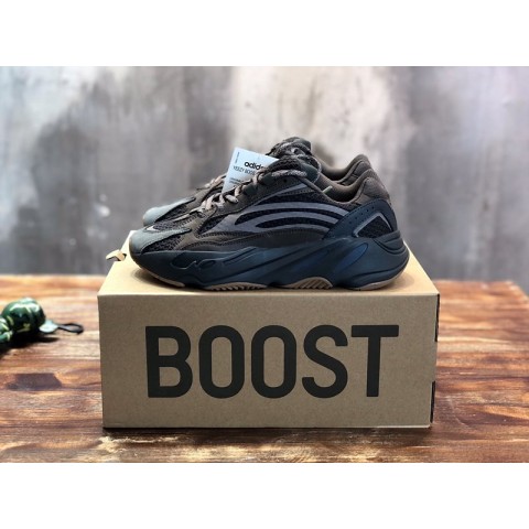 아디다스 이지부스터 Adidas Yeezy 700