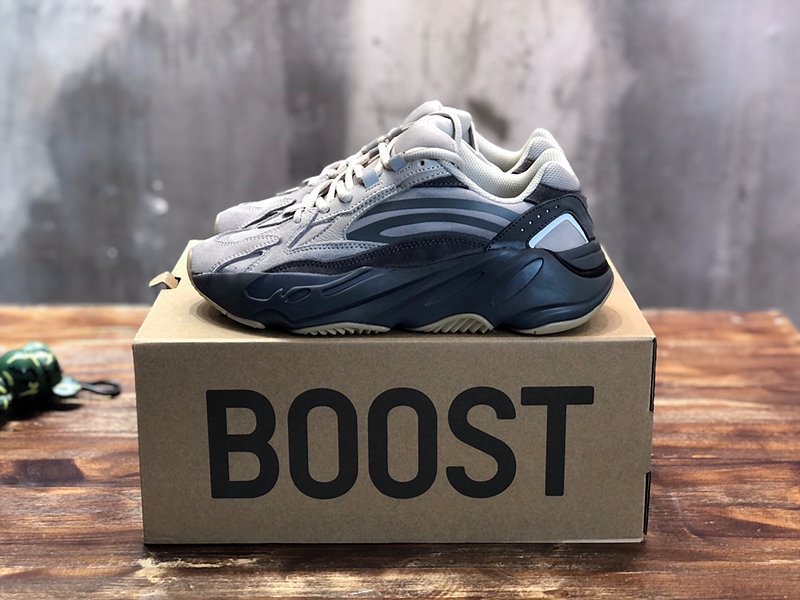 아디다스 이지부스터 Adidas Yeezy 700