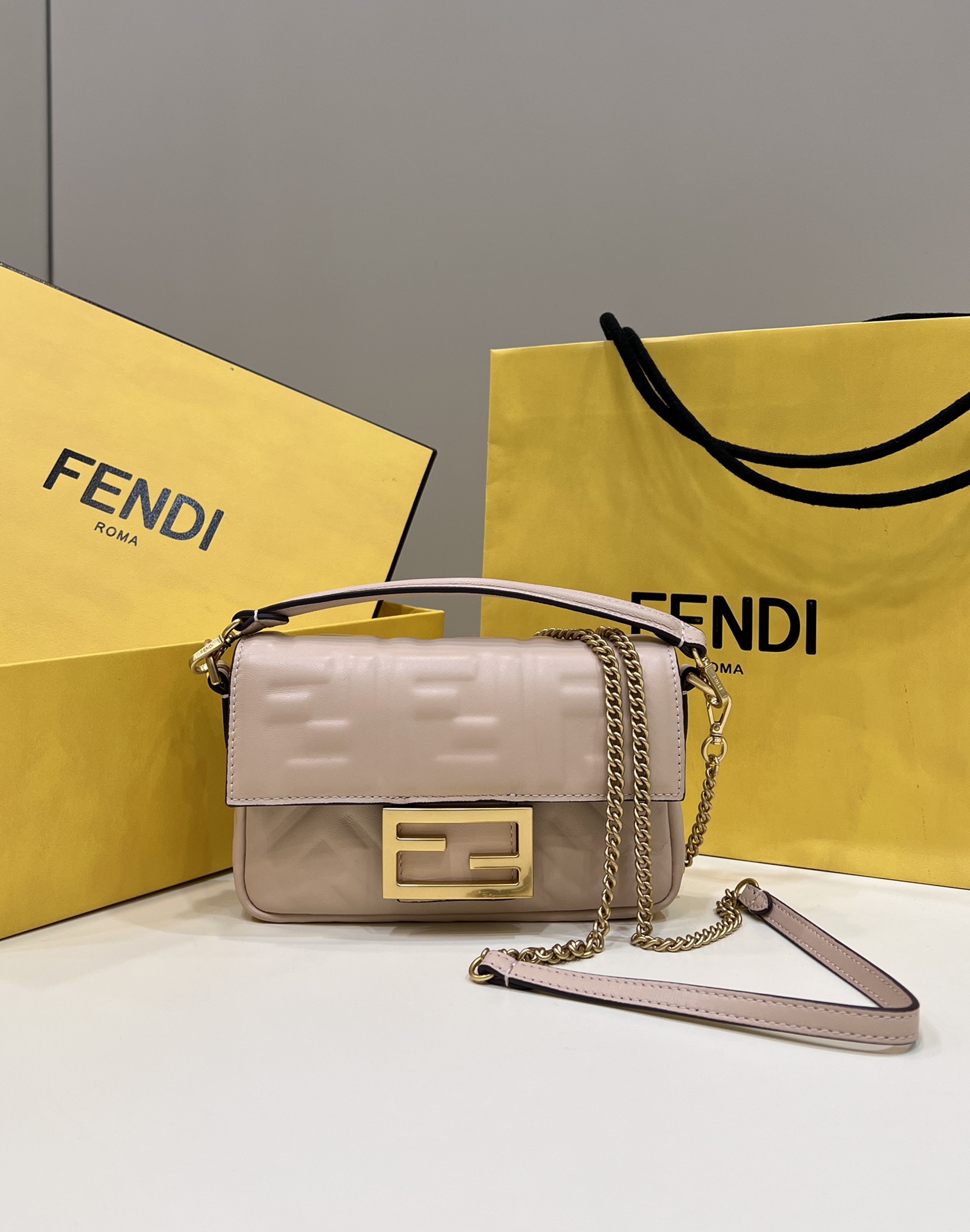 펜디 Fendi 바게트 미니 체인 백 / 누드베이지 [매장가320만원대]