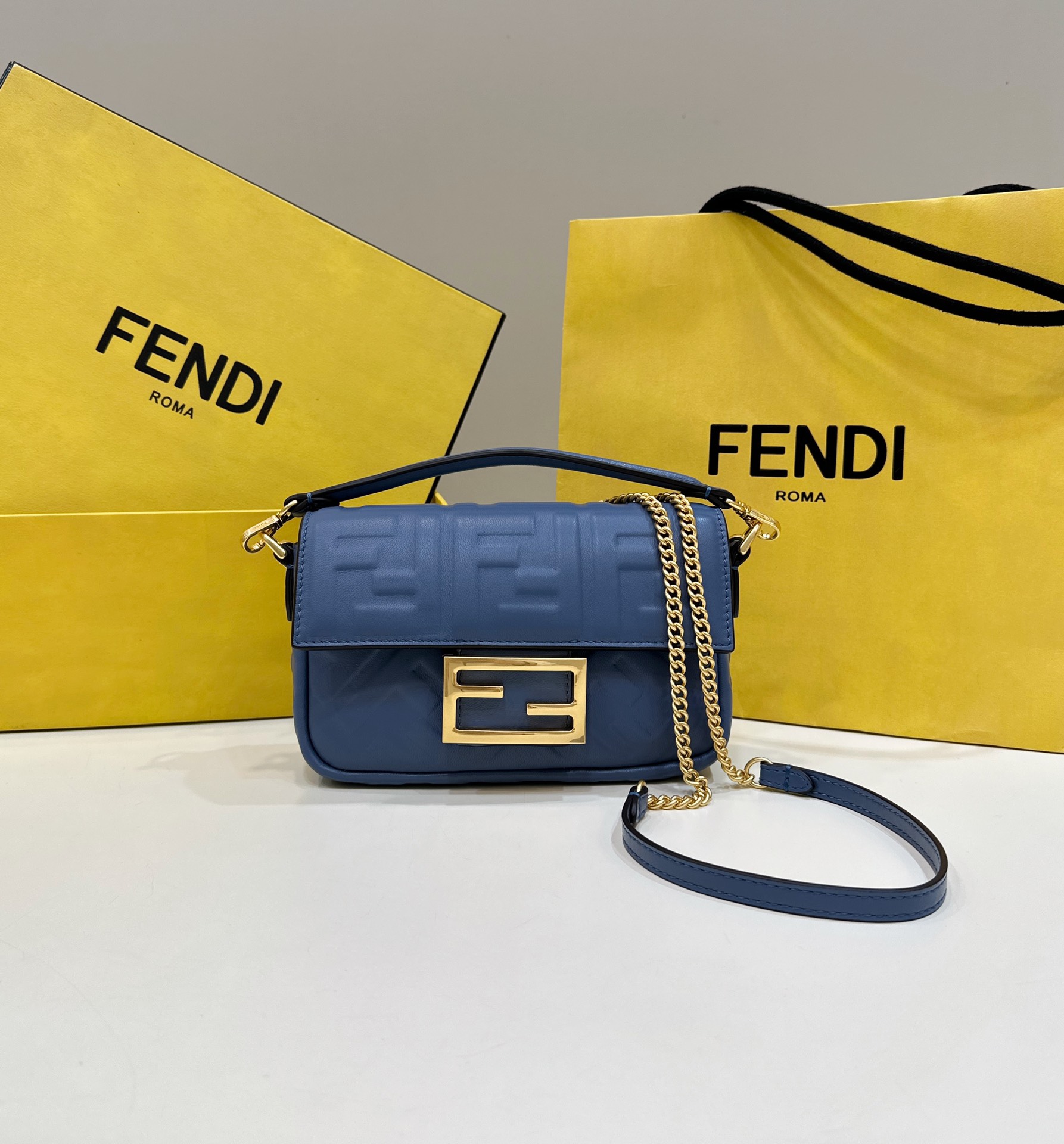 펜디 Fendi 바게트 미니 체인 백 / [매장가320만원대]