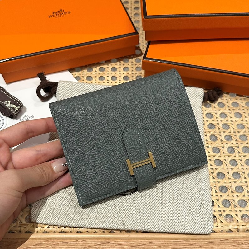 [하이엔드급] Hermes 에르메스 베안 컴팩트 지갑 Bearn Compact Wallet / 63 아몬드그린 Vetr Amande 엠솜 금장